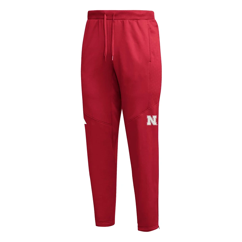 Pantalon fuselé adidas Scarlet Nebraska Huskers 2023 Travel AEROREADY pour homme