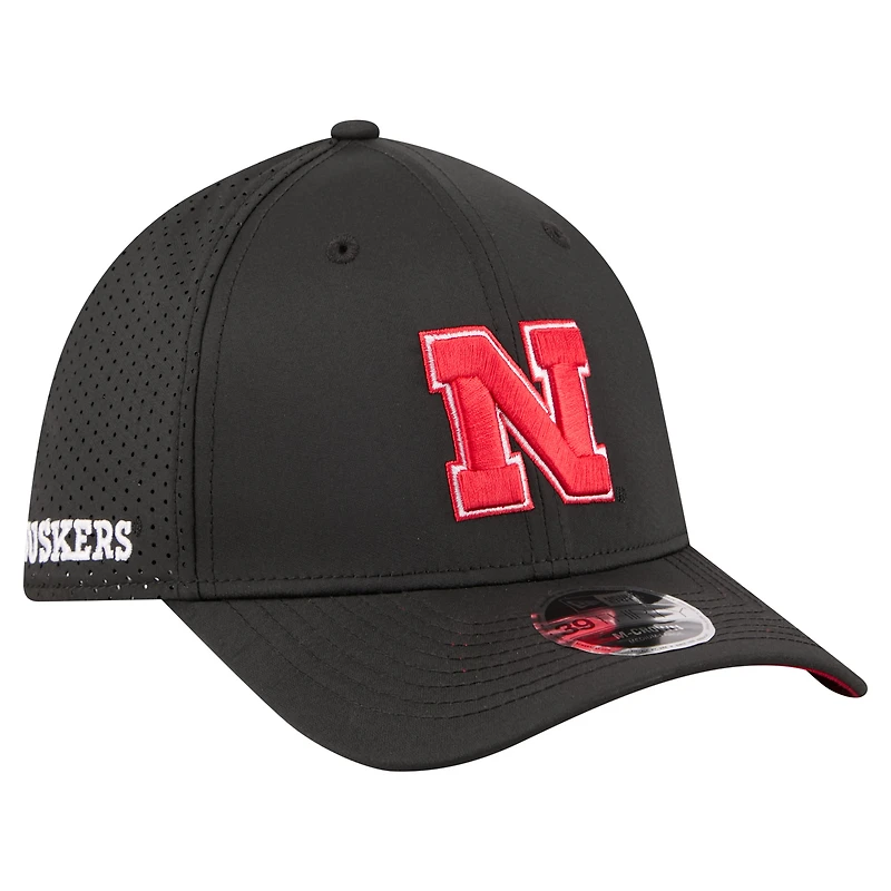Men's New Era Black Nebraska Huskers 39THIRTY M-Crown Flex Fit Hat