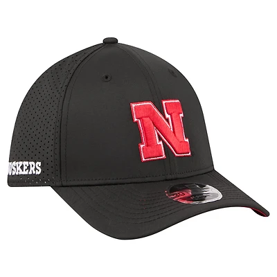 Men's New Era Black Nebraska Huskers 39THIRTY M-Crown Flex Fit Hat