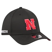 Men's New Era  Black Nebraska Huskers 39THIRTY M-Crown Flex Fit Hat