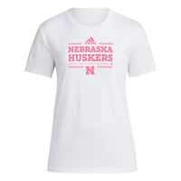T-shirt adidas blanc pour femme Nebraska Huskers 2024 Breast Cancer Awareness Pregame