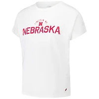 T-shirt blanc à revers roulés Nebraska Huskers pour femmes de la ligue universitaire