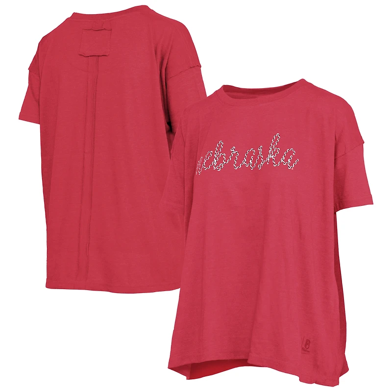T-shirt oversize à coutures apparentes, couleur écarlate chinée, Nebraska Huskers, imprimé tourbillonnant, style Pressbox, pour femmes