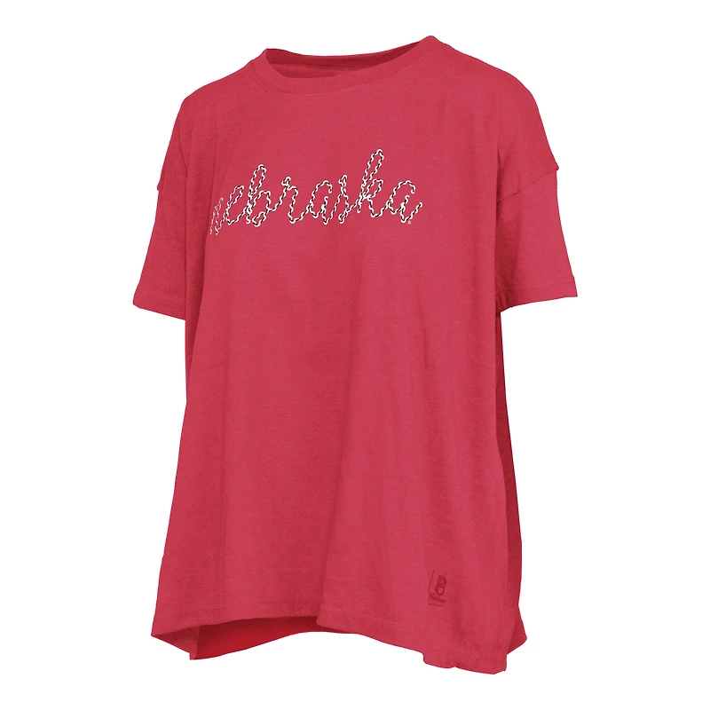 T-shirt oversize à coutures apparentes, couleur écarlate chinée, Nebraska Huskers, imprimé tourbillonnant, style Pressbox, pour femmes