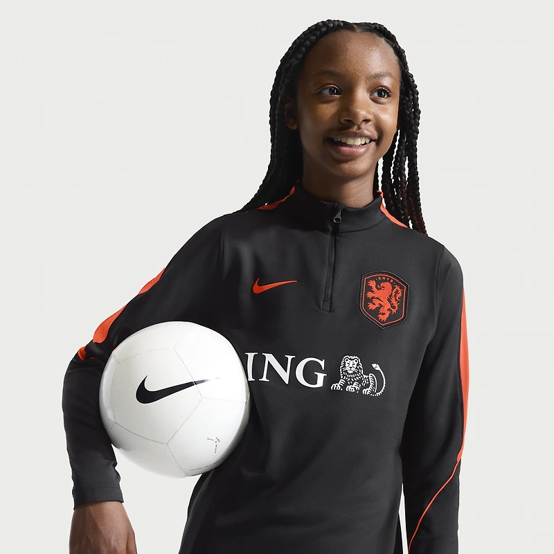 Haut d'entraînement à manches longues et fermeture éclair 1/4 Nike Strike Dri-FIT pour jeunes, équipe nationale des Pays-Bas 2026, noir