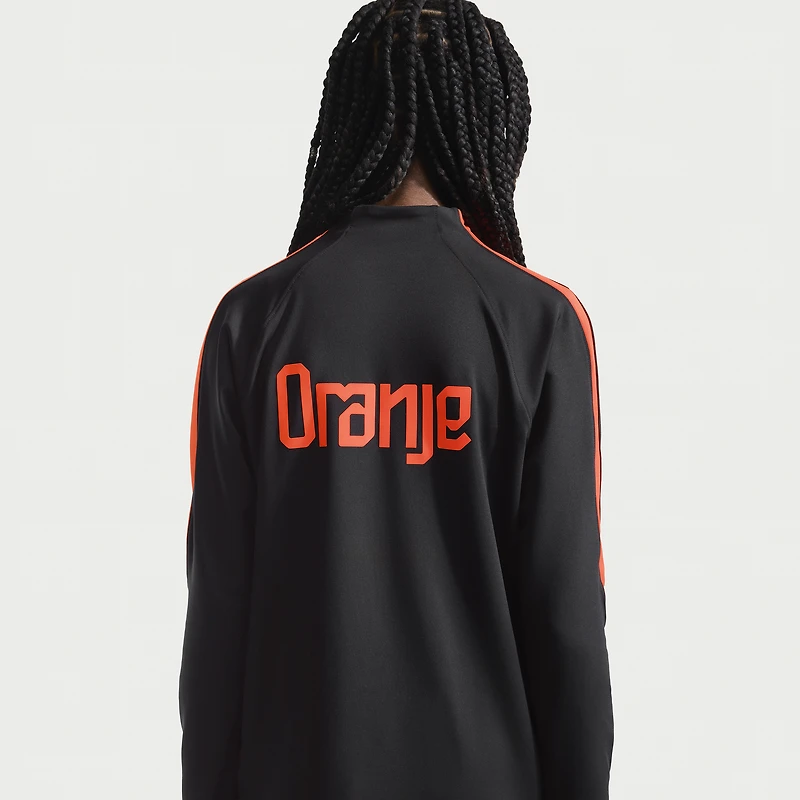 Haut d'entraînement à manches longues et fermeture éclair 1/4 Nike Strike Dri-FIT pour jeunes, équipe nationale des Pays-Bas 2026, noir