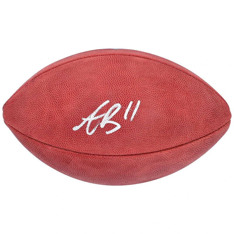 Ballon de football américain Wilson Duke en couleur, autographié par A.J. Brown des New England Patriots