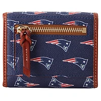 Dooney & Bourke Portefeuille à rabat pour cartes de crédit des New England Patriots
