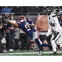 Photo de Kayshon Boutte, joueur non signé des New England Patriots, lors du tour division l'AFC 2025 : réception d'un touché à une main