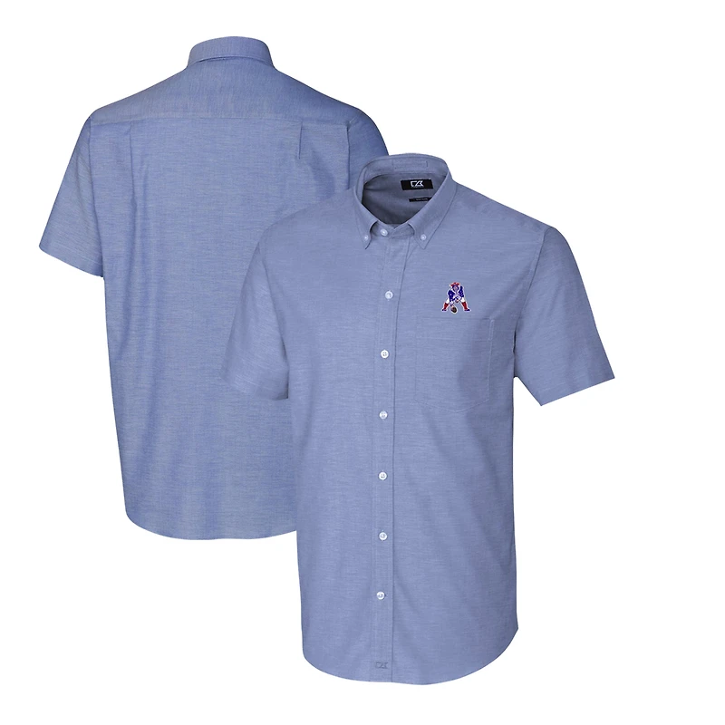 Chemise boutonnée à manches courtes en tissu Oxford extensible bleu poudré pour homme, avec logo rétro des New England Patriots, Cutter & Buck