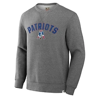 Sweat-shirt à enfiler en tissu éponge boucle Fanatics Heather Grey New England Patriots pour homme