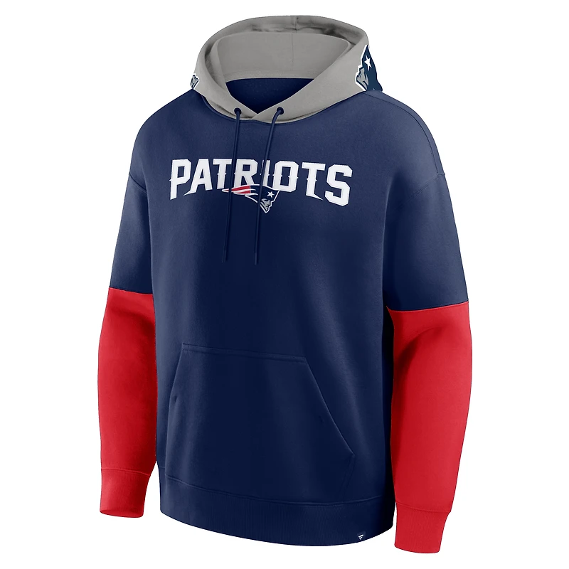 Sweat à capuche bleu marine Fanatics pour homme avec logo casque des New England Patriots