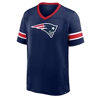 T-shirt col V Hashmark Premium Fanatics bleu marine New England Patriots Hometown pour homme