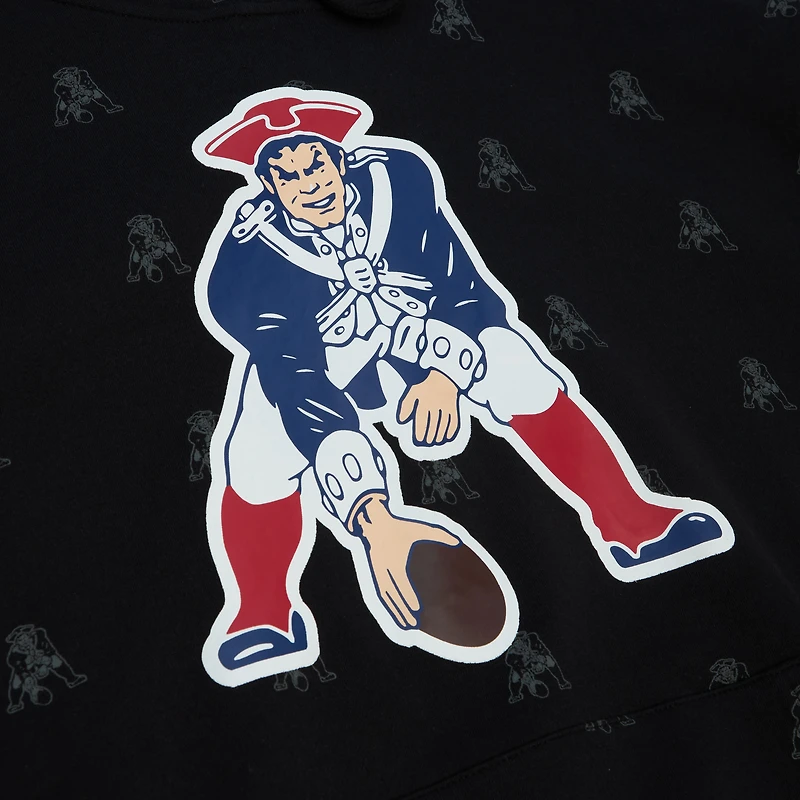 Sweat à capuche noir en polaire imprimé intégral des New England Patriots Mitchell & Ness pour hommes