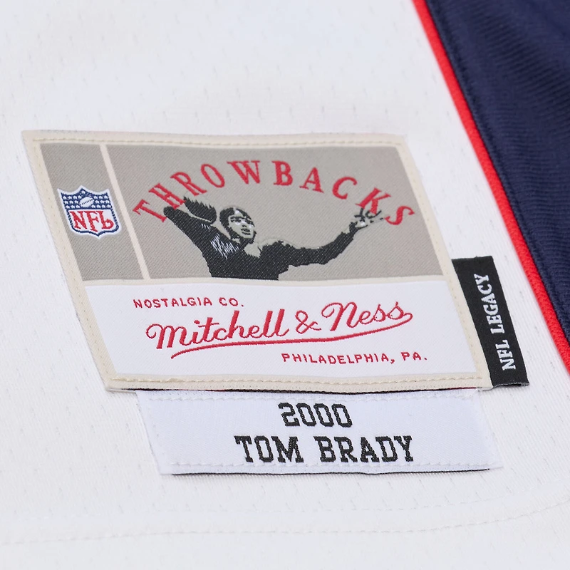 Maillot réplique Mitchell & Ness Tom Brady blanc New England Patriots 2000 Legacy pour homme