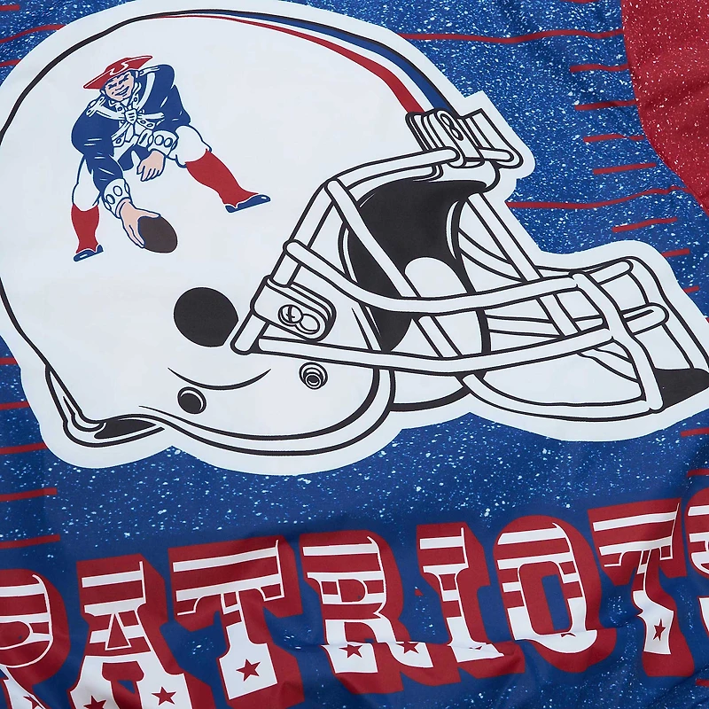 Veste d'échauffement entièrement zippée Mitchell & Ness pour hommes des New England Patriots Team Burst blanche