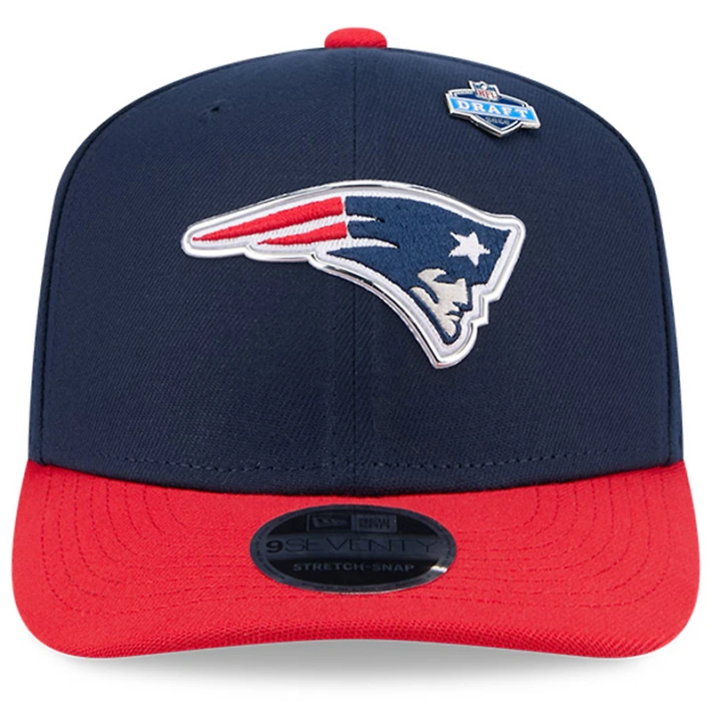Casquette ajustable New Era bleue/rouge New England Patriots 2026 NFL Draft 9SEVENTY pour homme