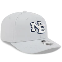 Casquette ajustable 9SEVENTY grise New Era pour homme, collection Rivalries 2025 des New England Patriots