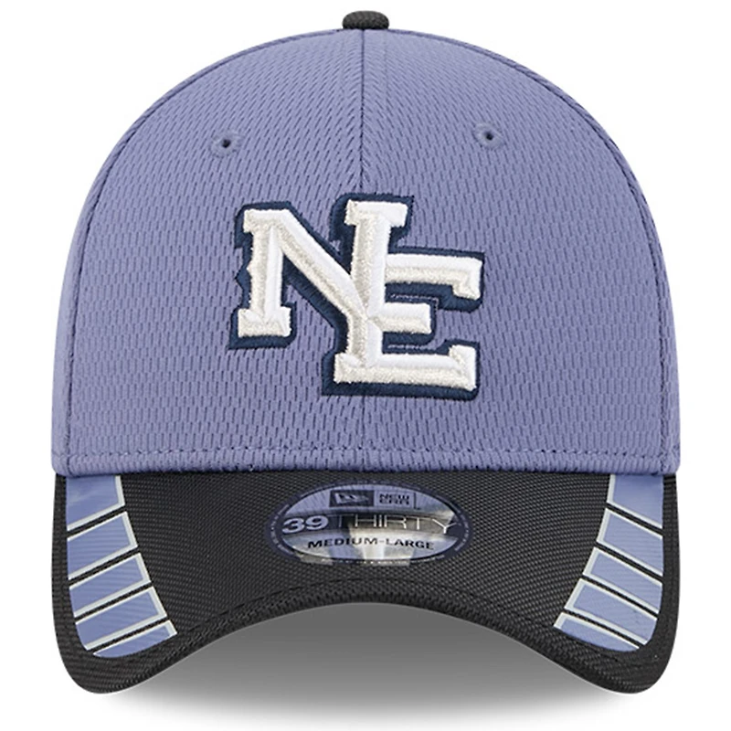 Casquette 39THIRTY Flex pour homme, Collection New Era Meadow Blue England Patriots 2025 Rivalries Fan Pack