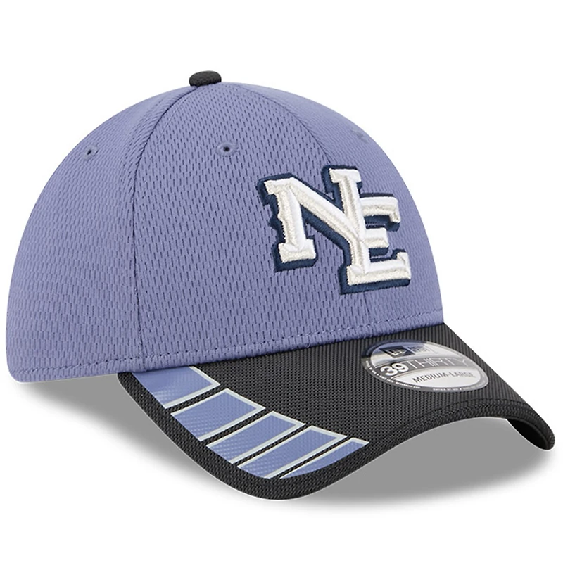Casquette 39THIRTY Flex pour homme, Collection New Era Meadow Blue England Patriots 2025 Rivalries Fan Pack