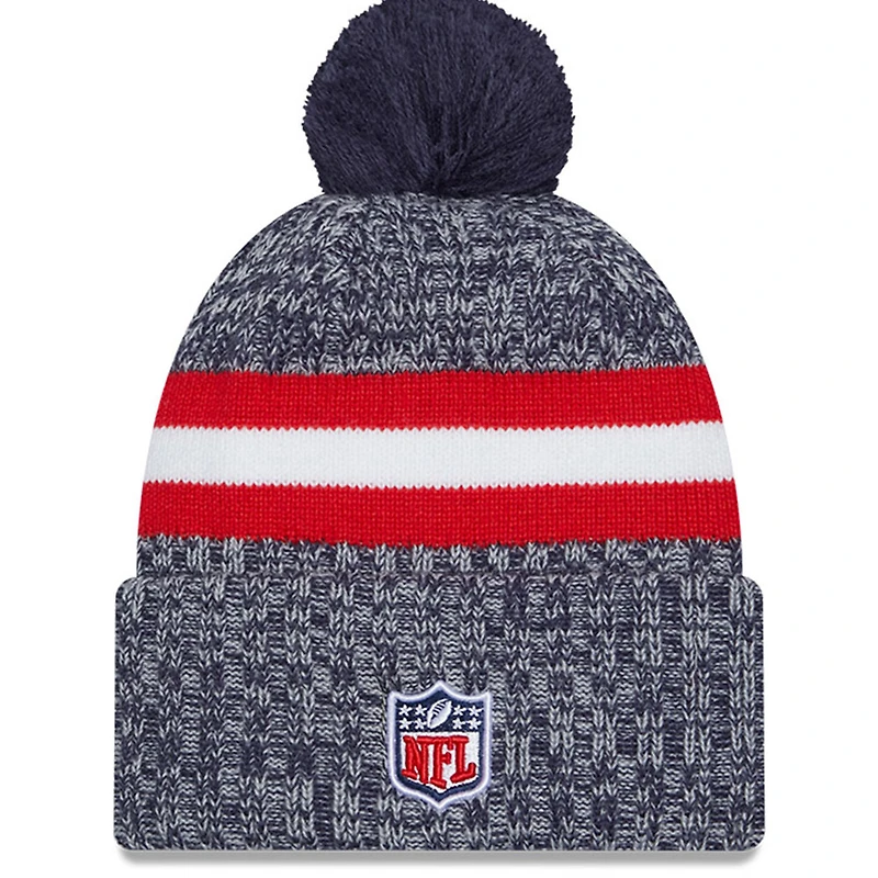 Bonnet en tricot à revers New Era New England Patriots 2023 Sideline pour hommes avec pompon