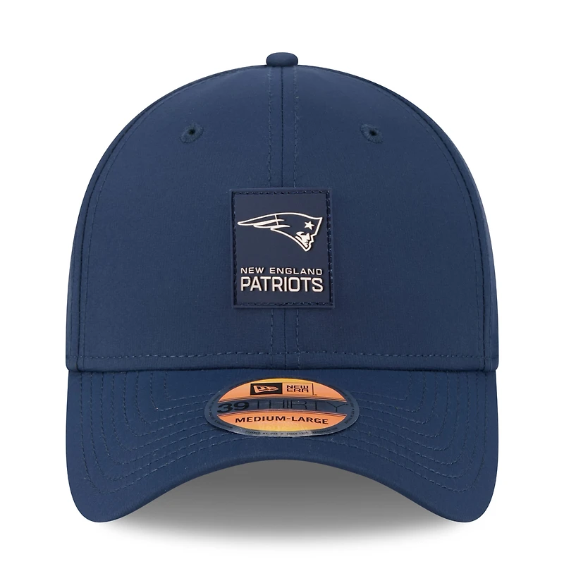 Casquette New Era 39THIRTY Flex bleu marine England Patriots 2025 Sideline pour homme