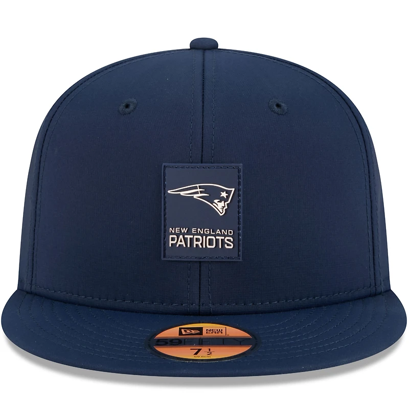 Casquette ajustée New Era 59FIFTY bleu marine England Patriots 2025 Sideline pour homme