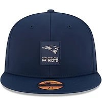 Casquette ajustée New Era 59FIFTY bleu marine England Patriots 2025 Sideline pour homme