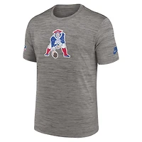T-shirt de performance avec logo alternatif Nike Heather Charcoal pour hommes des New England Patriots 2023