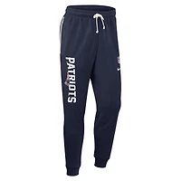 Pantalon fuselé Nike bleu marine New England Patriots Sideline Standard Issue Ground Game Dri-FIT pour homme