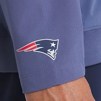 Veste à capuche Nike Storm Blue New England Patriots 2025 Rivalries Collection Sideline Anorak demi-zip pour homme