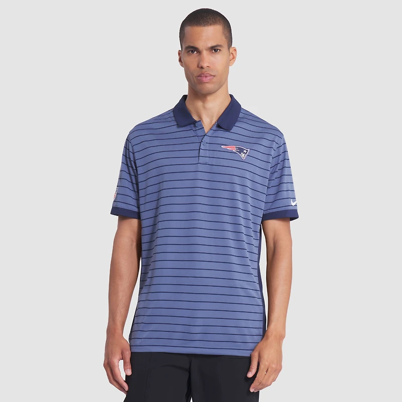 Polo Nike Storm Blue New England Patriots 2025 Rivalries Collection pour homme avec rayures Dri-FIT