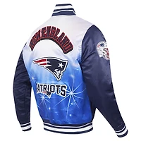 Veste à boutons-pression en satin sublimé Pro Standard bleu marine New England Patriots pour homme