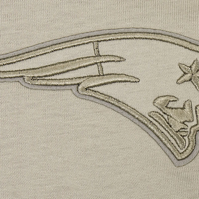 Sweat à capuche manches courtes pour homme Pro Standard Tan New England Patriots Neutrals Capsule