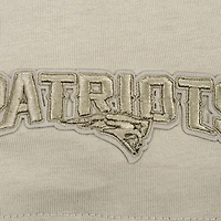 Sweat à capuche manches courtes pour homme Pro Standard Tan New England Patriots Neutrals Capsule
