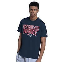 Lot de deux t-shirts à logo New England Patriots bleu marine/gris pour homme, la marque Starter.