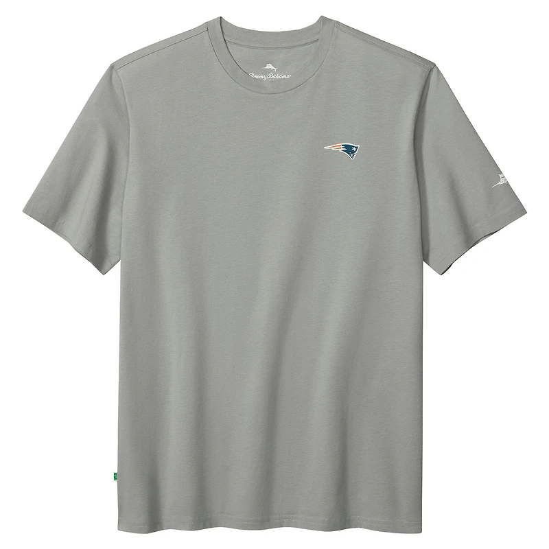 T-shirt Tommy Bahama gris pour homme, motif Huddle & Hang Tens des New England Patriots