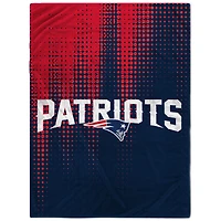 Couverture polaire en flanelle à motif goutte d'eau des Patriots de la Nouvelle-Angleterre 60'' x 80''