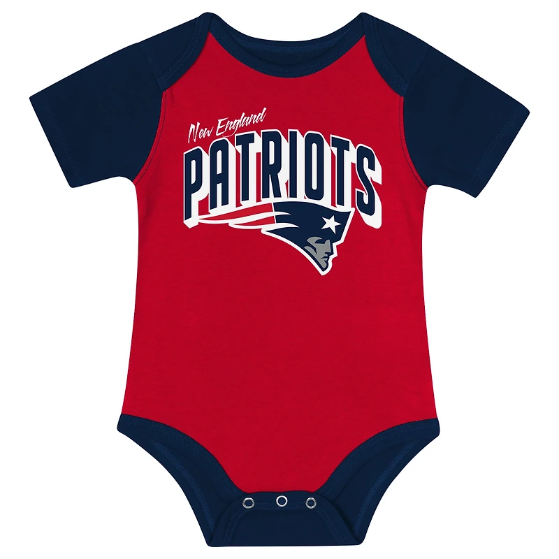 Newborn & Infant New England Patriots Dynamic Duo Bodysuit, Bib Knit Hat Set