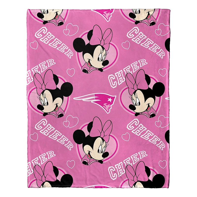 Ensemble oreiller et couvre-lit Minnie Hugger des New England Patriots Northwest x Disney