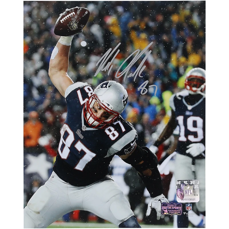 Photo dédicacée de Rob Gronkowski (New England Patriots) en train de smasher le ballon (8 x 10 pouces).