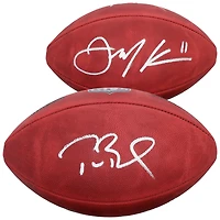 Ballon de football Wilson Duke en couleur, autographié par Tom Brady et Julian Edelman, des New England Patriots.
