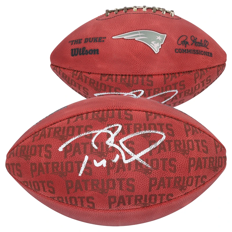 Ballon de football autographié Duke Showcase de Tom Brady par les New England Patriots