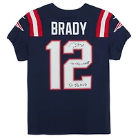 Maillot Nike Elite bleu marine autographié par Tom Brady des New England Patriots, avec les inscriptions « 7x Champion du Super Bowl » et « 5x MVP du Super Bowl ».