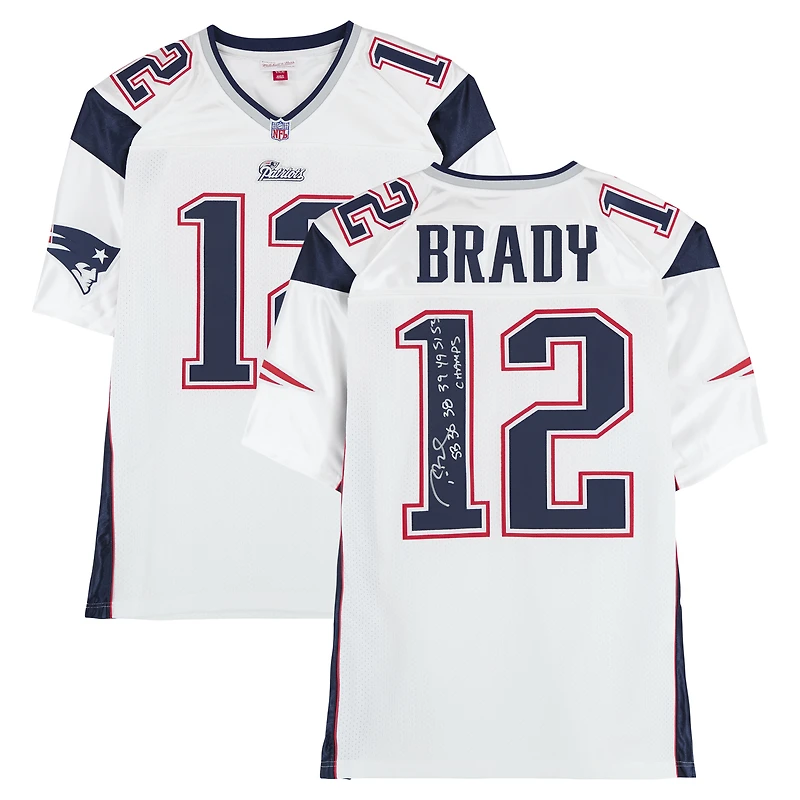 Maillot blanc authentique autographié par Tom Brady des New England Patriots, édition 2000, signé Mitchell & Ness, avec inscription « SB 36 38 39 49 51 53 Champs ».