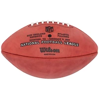 Ballon de football américain professionnel autographié par Tom Brady, des New England Patriots, champions du Super Bowl LI, avec inscription « MVP du Super Bowl LI ».
