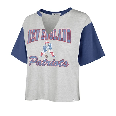 T-shirt court à col en V Sandy Daze Dolly des Patriots de la Nouvelle-Angleterre '47 Heather Grey/Royal pour femme