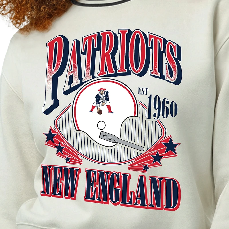 Sweat-shirt en polaire à tissage inversé crème Champion pour femme, modèle New England Patriots.