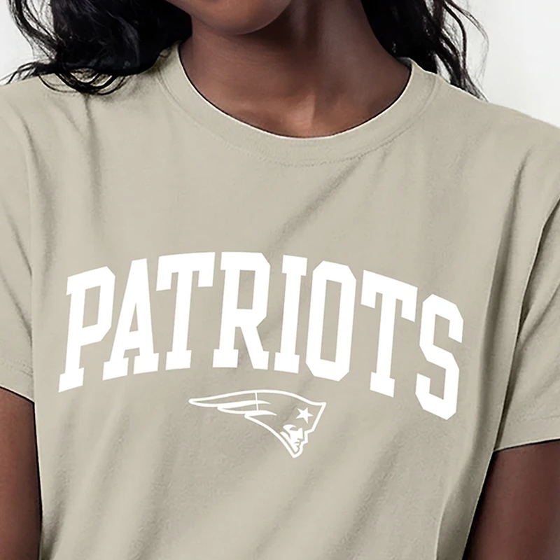 T-shirt Champion pour femmes, marron clair, New England Patriots, beurre de cacao