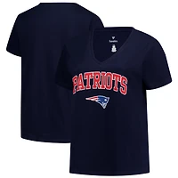 T-shirt à col en V Fanatics Navy New England Patriots pour femmes, grandes tailles, logo arc sur le visage.